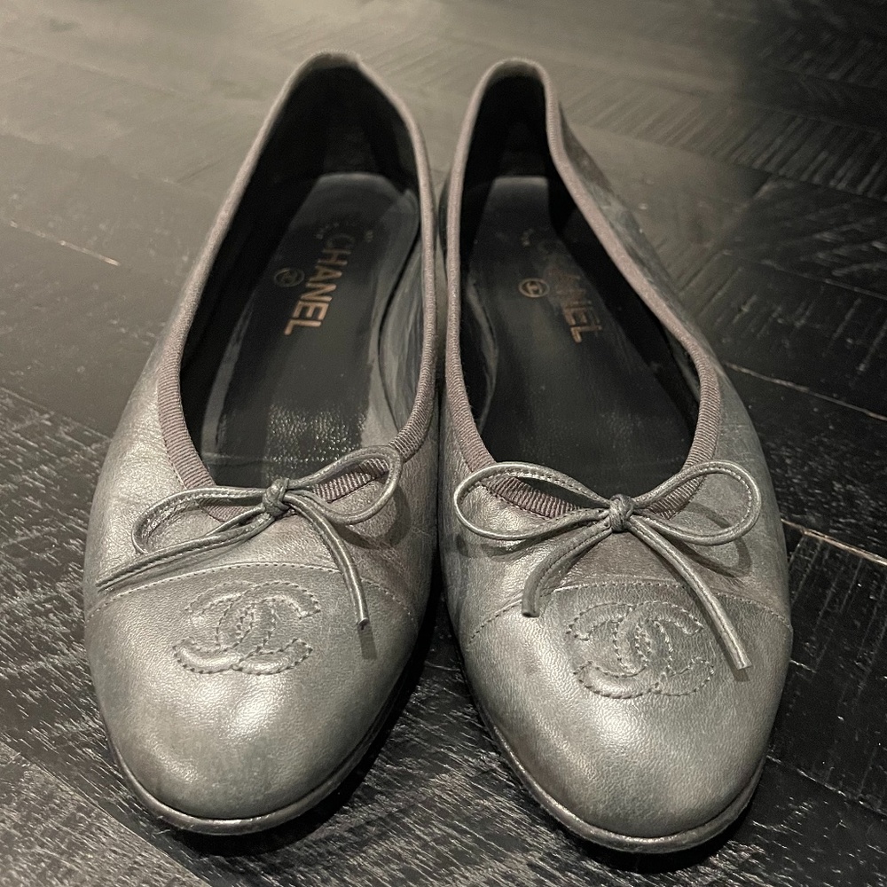 Chanel Silver Ballerina Flats Size 38